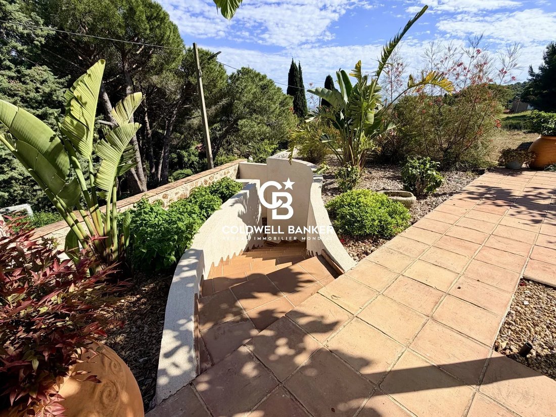 Villa in Carqueiranne, Provence-Alpes-Côte d'Azur, France 4 - 16964384