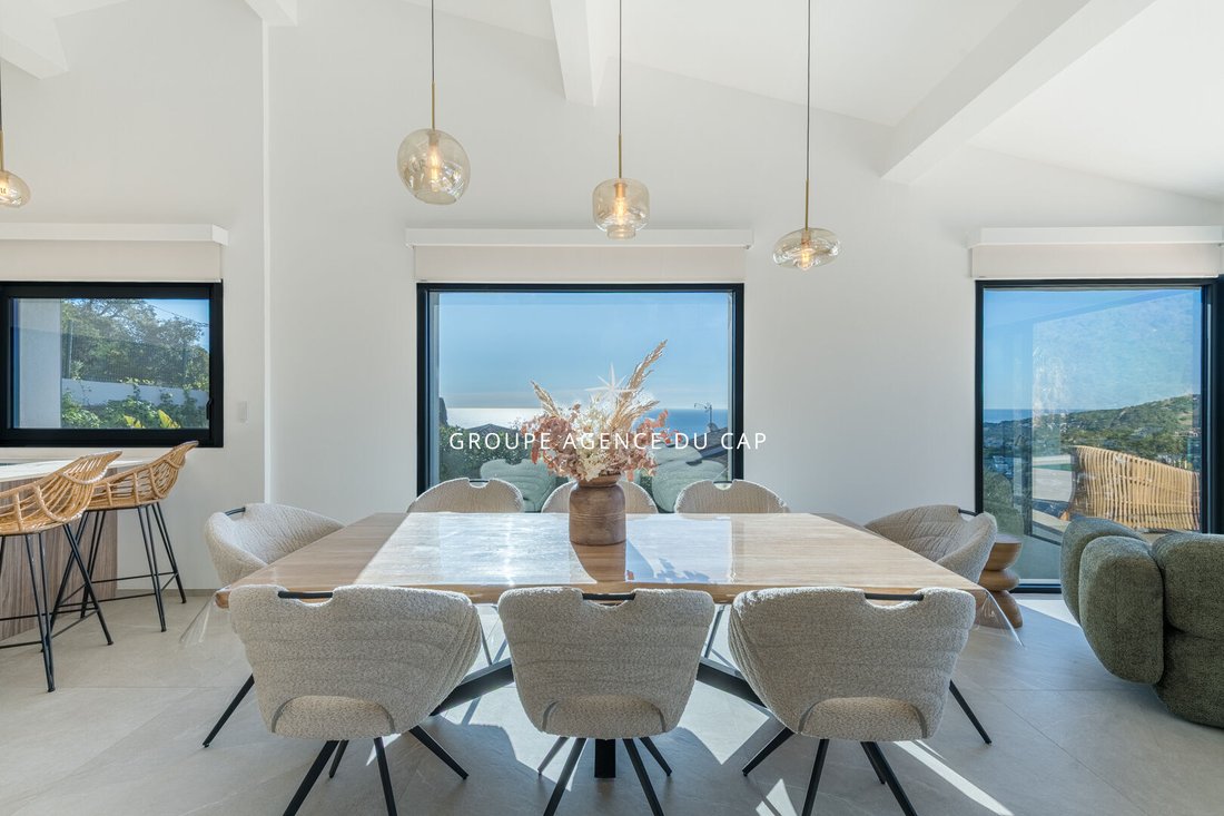 Villa in Les Issambres, Roquebrune-sur-Argens, France 4 - 17844759