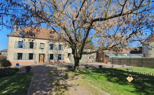 Casa a La Villeneuve-au-Chêne, Grande Est, Francia 1
