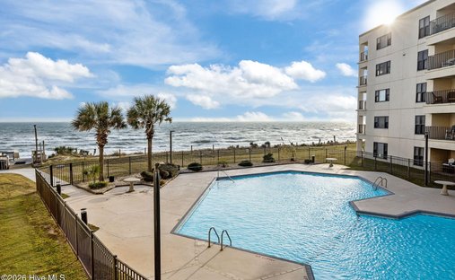 Condo in Pine Knoll Shores, North Carolina, United States 1