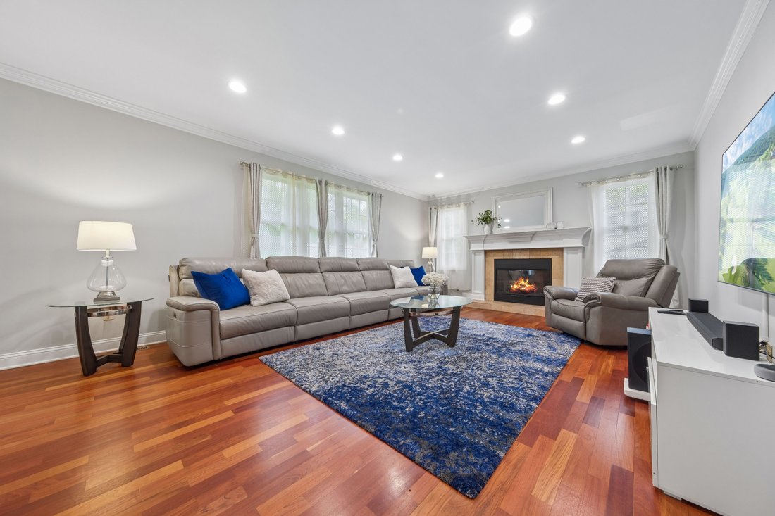 West Orange, New Jersey, United States 5 - 17849036