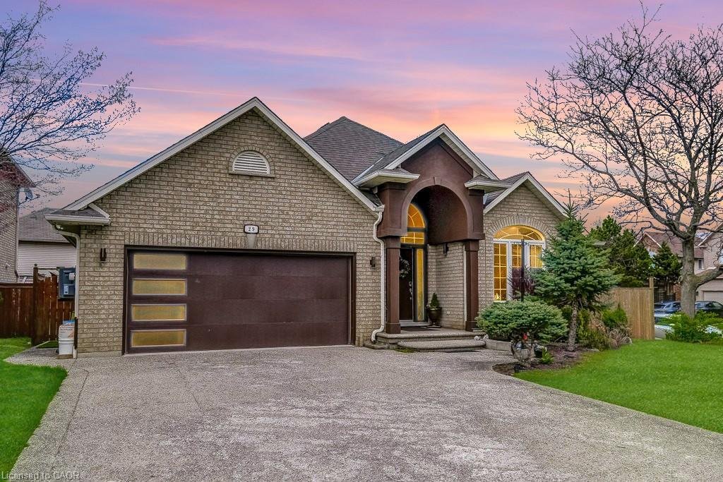 House in Hamilton, Ontario, Canada 1 - 17845372