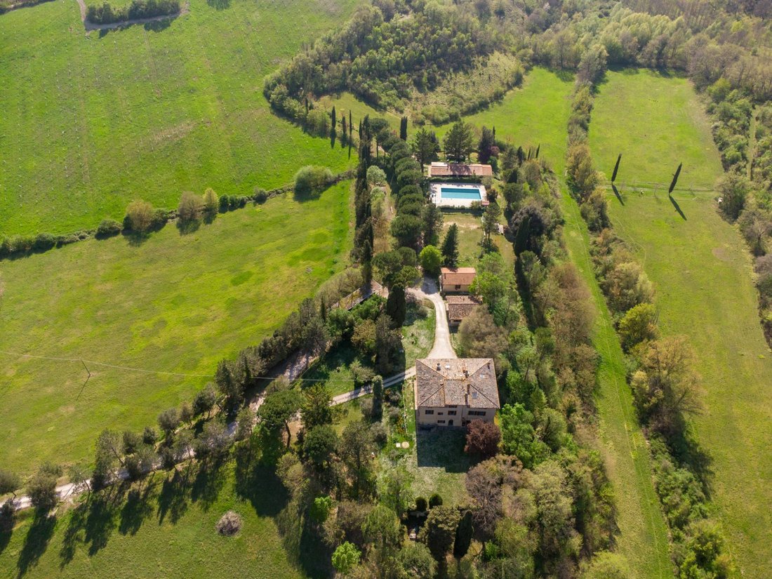 Villa in Gubbio, Umbria, Italy 1 - 17761102