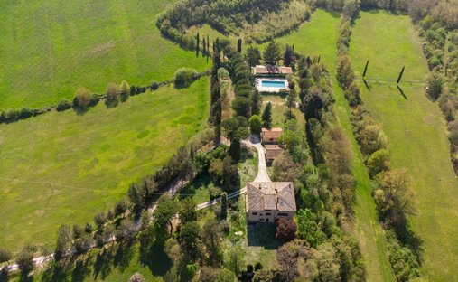 Villa in Gubbio, Umbria, Italy 1