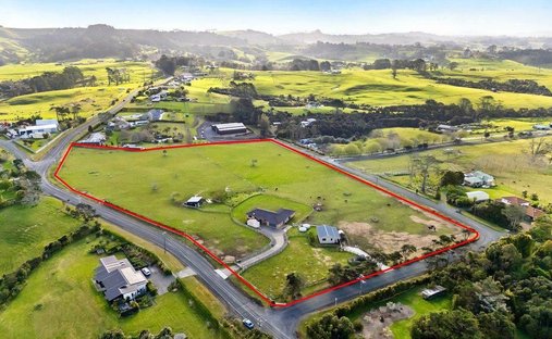 House in Taupaki, Auckland, New Zealand 1