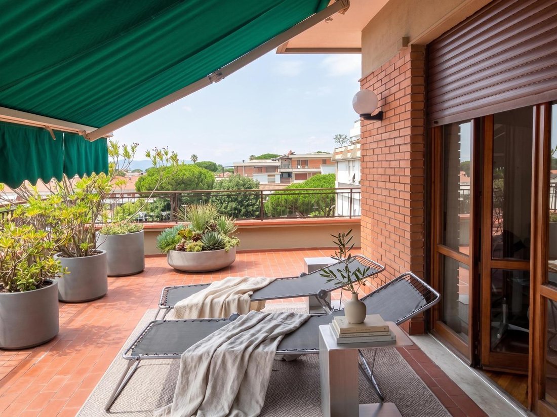 Penthouse in Ronchi, Massa, Italy 1 - 17846809