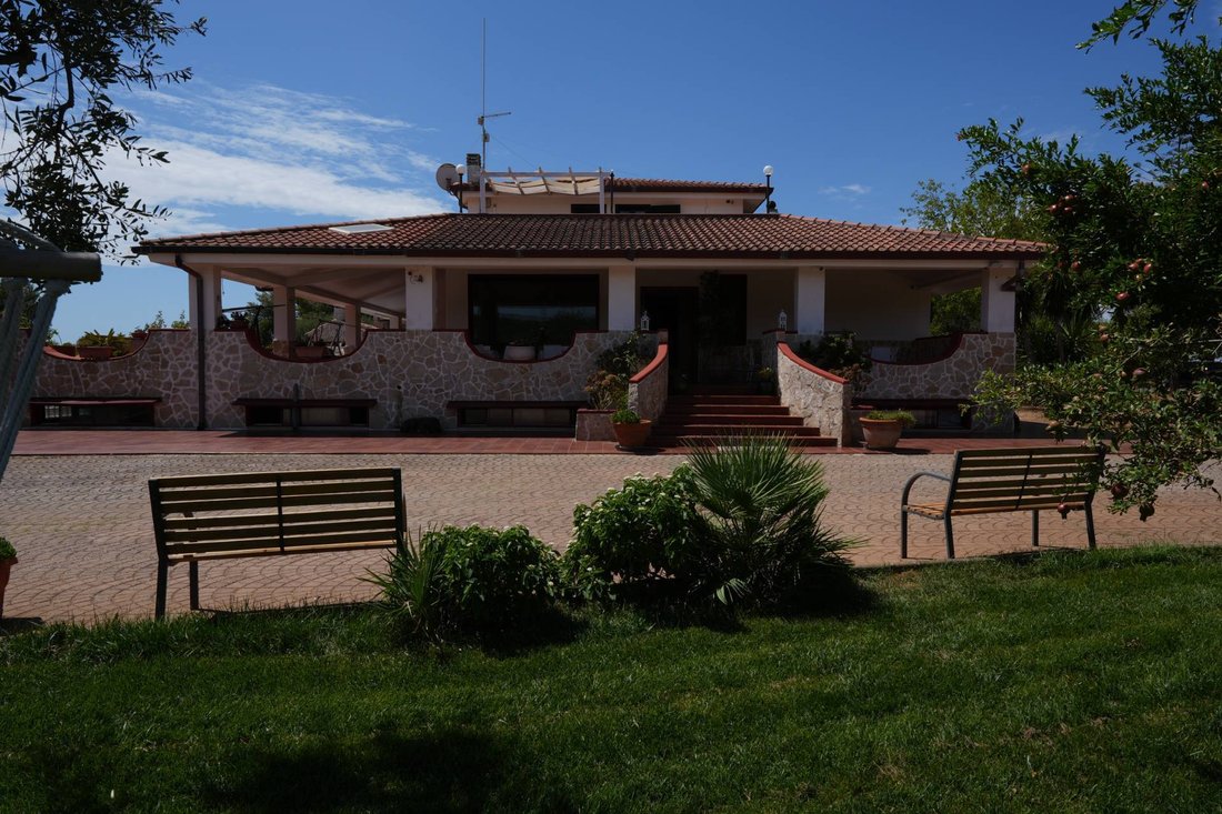 Farm Ranch in Grottaglie, Apulia, Italy 2 - 17844364