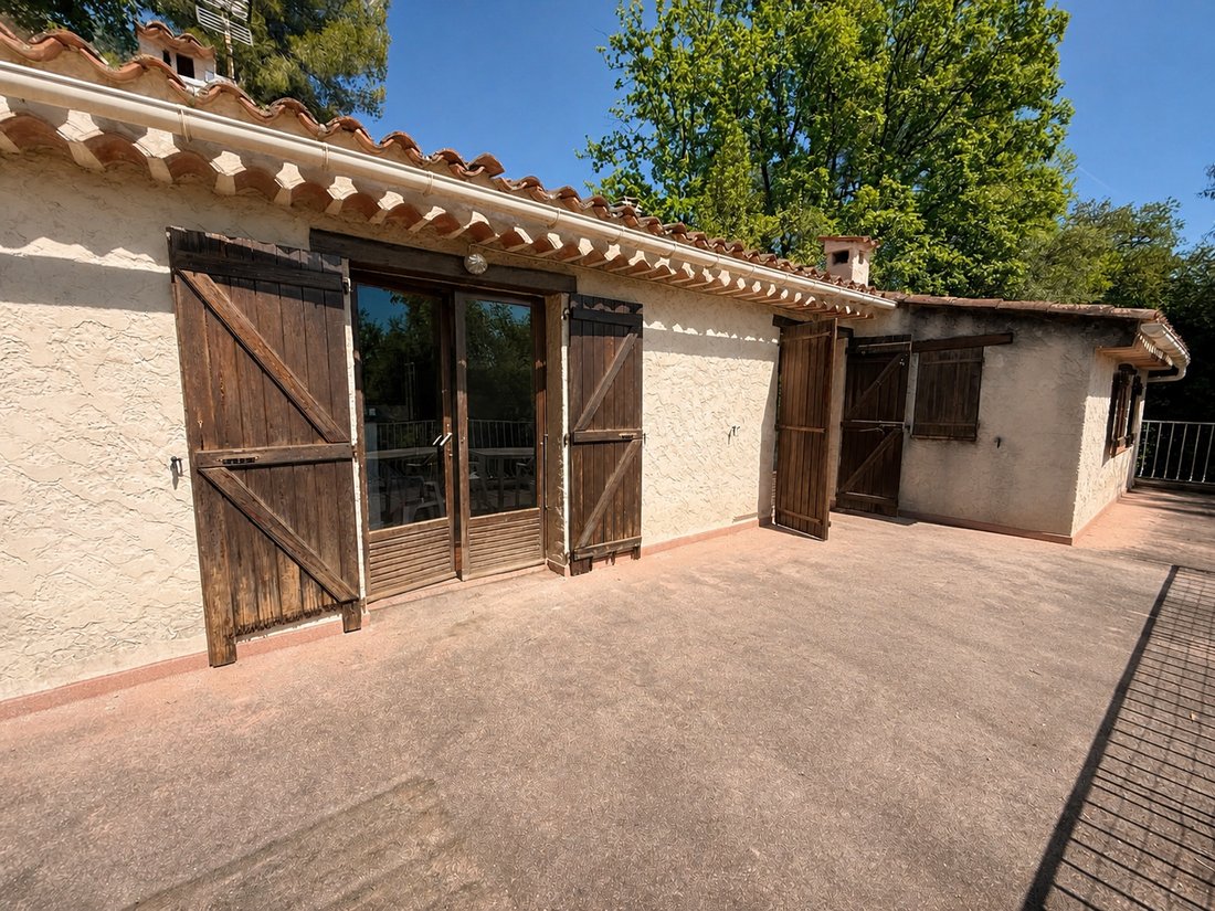 Villa in Tourrettes-sur-Loup, Provence-Alpes-Côte d'Azur, France 2 - 17847860