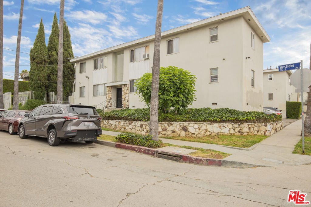 Los Angeles, California, United States 4 - 17846284