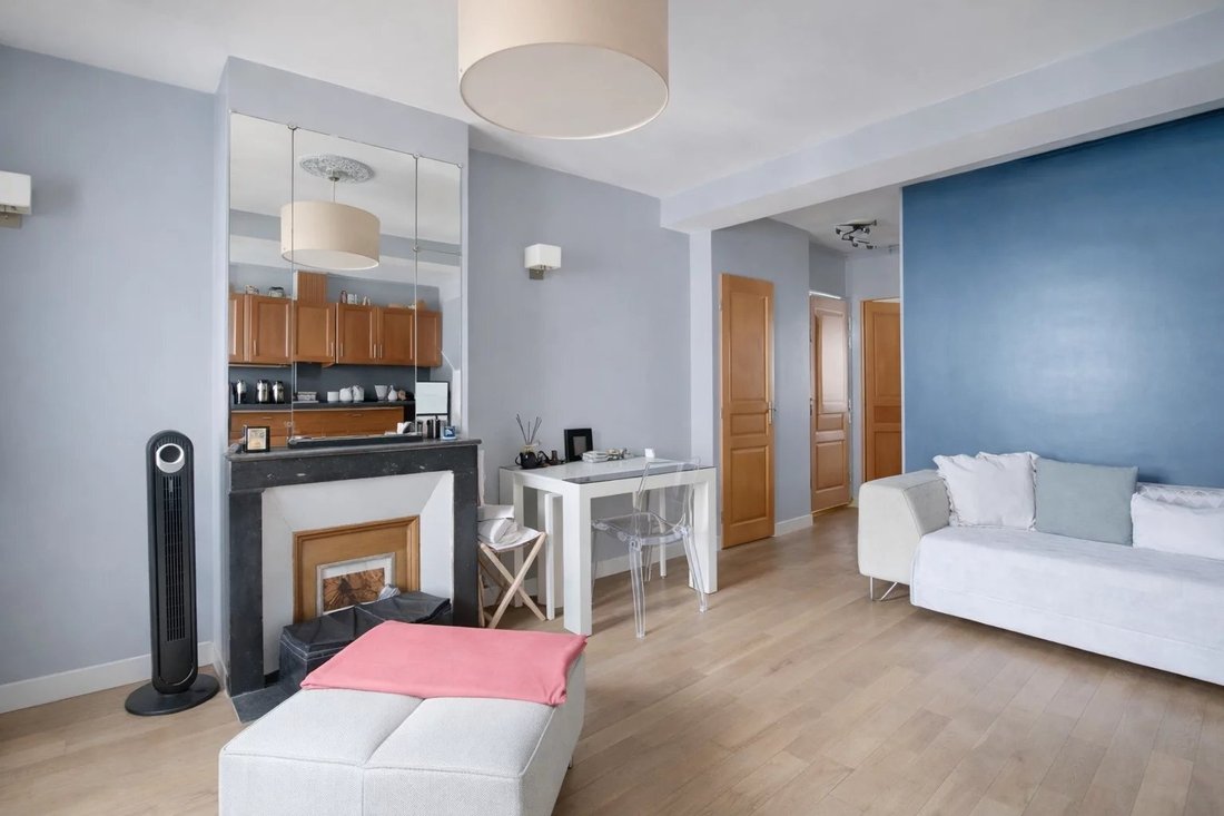 Apartment in Batignolles-Cardinet, Paris 17e Arrondissement, Paris 4 - 17844821