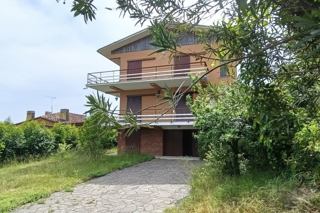 Villa in San Felice del Benaco, Lombardy, Italy 1 - 17843866