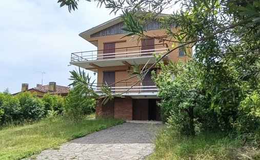 Villa in San Felice del Benaco, Lombardy, Italy 1