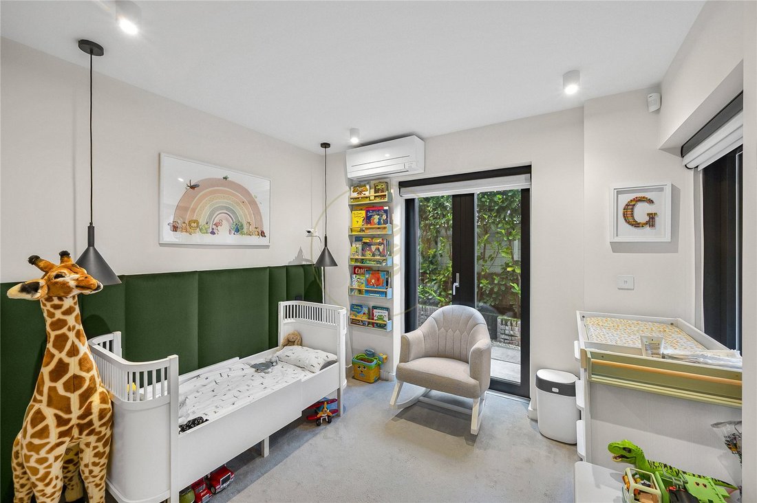 Apartment in Brondesbury Park, Brent, England 5 - 17845856