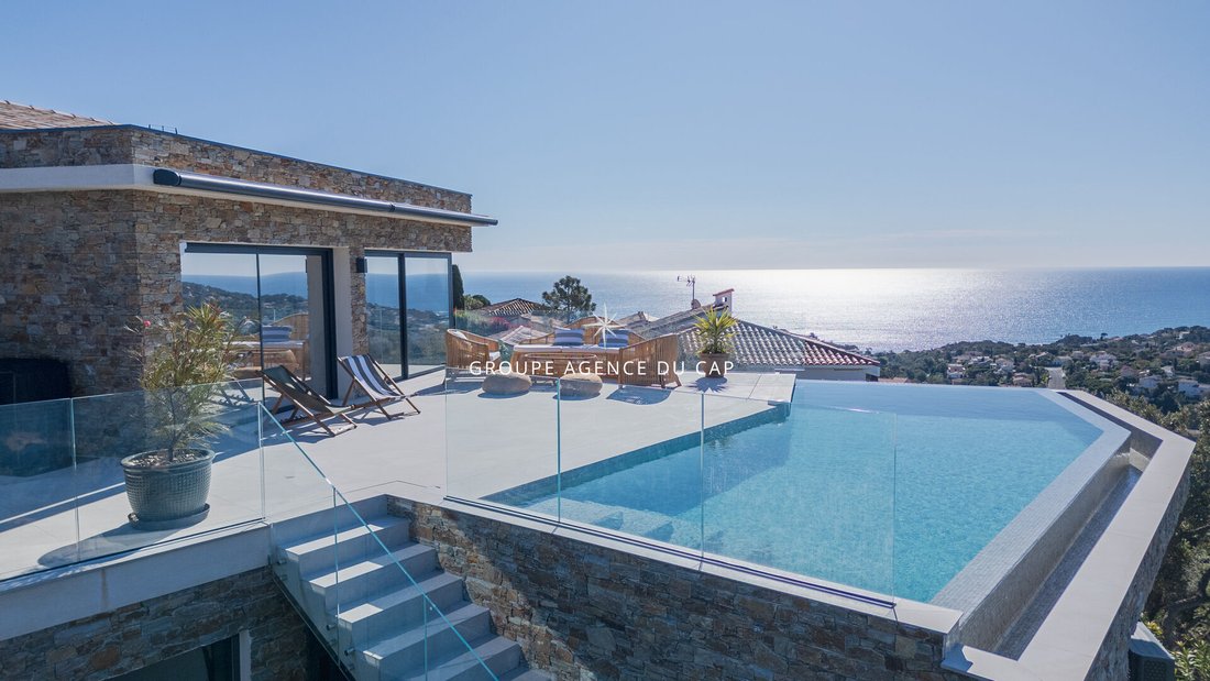 Villa in Les Issambres, Roquebrune-sur-Argens, France 1 - 17844759