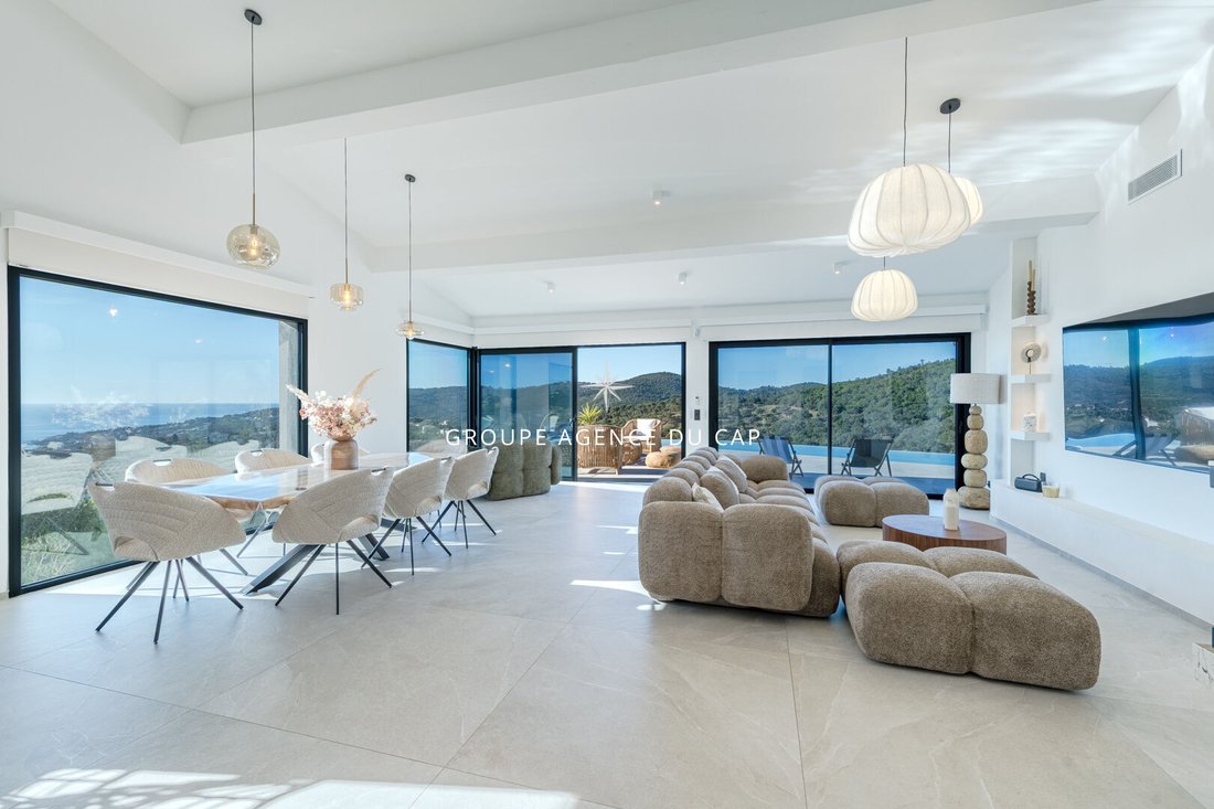 Villa in Les Issambres, Roquebrune-sur-Argens, France 5 - 17844759
