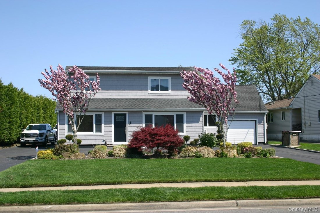 House in Massapequa, New York, United States 1 - 17838210