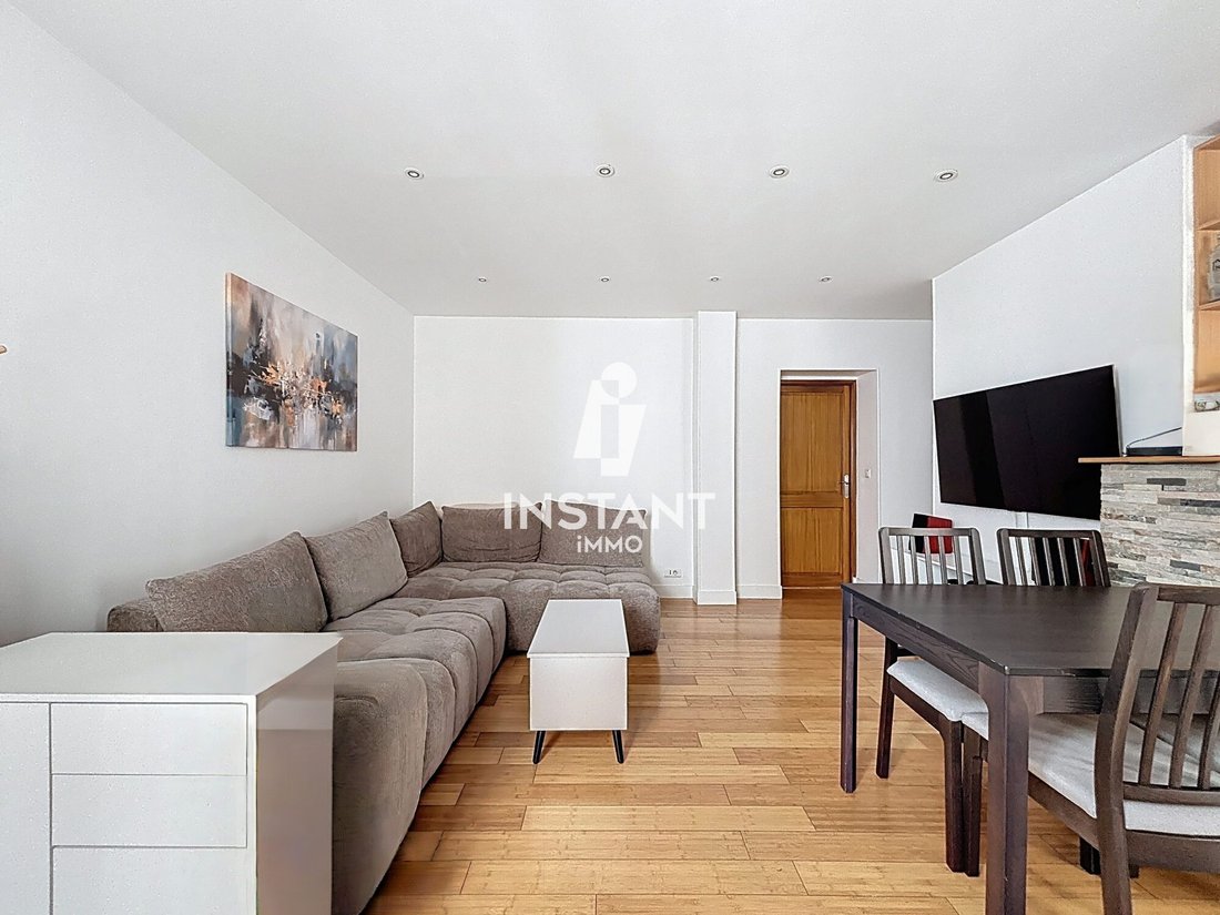 Apartment in Lorette-Martyrs, Paris 9e Arrondissement, Paris 2 - 17849103