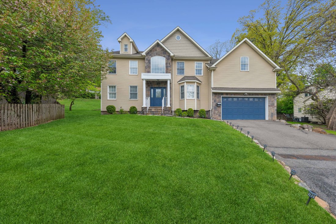 West Orange, New Jersey, United States 1 - 17849036