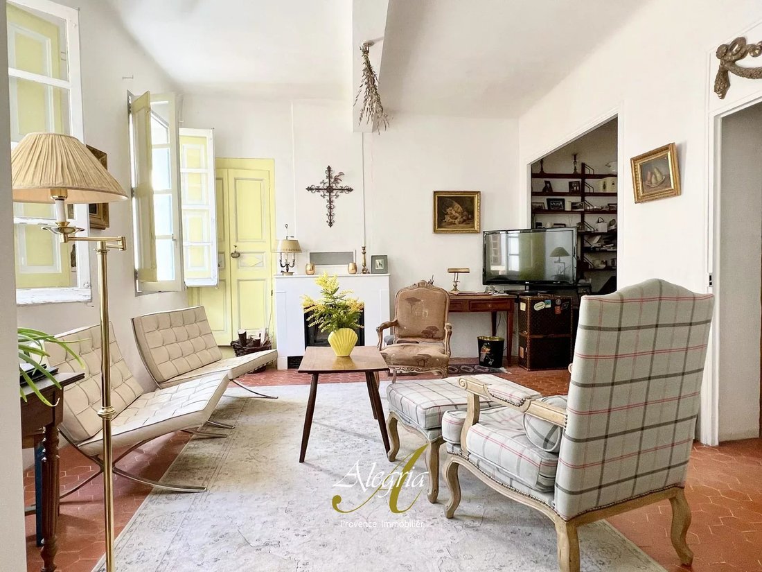 Estate in Cours, Auvergne-Rhône-Alpes, France 2 - 17279445