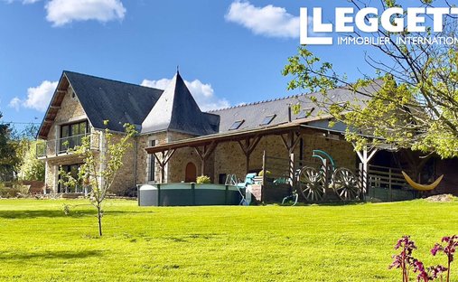 House in Hambers, Pays de la Loire, France 1