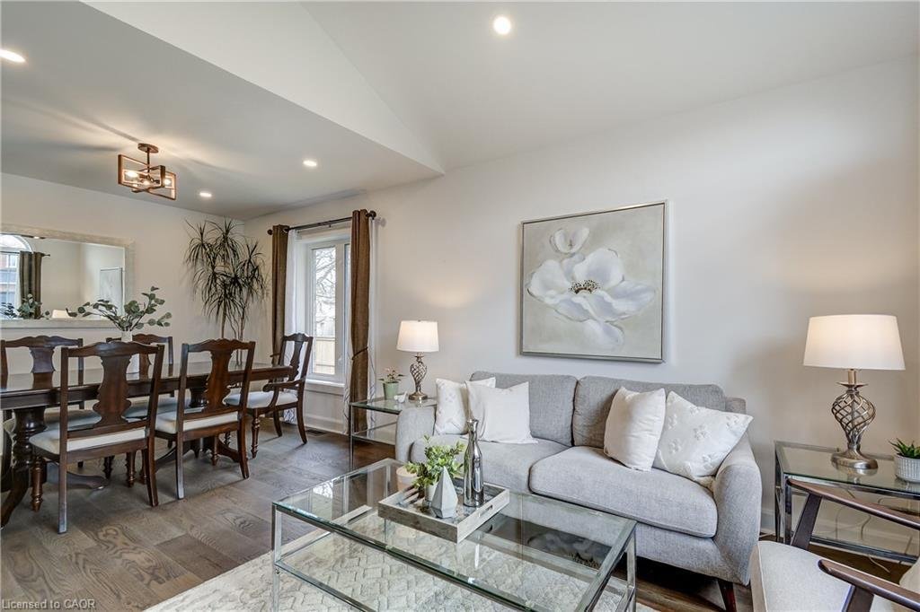House in Hamilton, Ontario, Canada 4 - 17845372