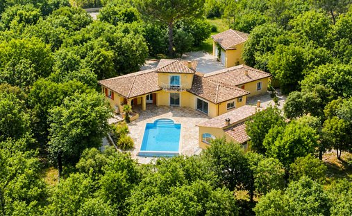 Villa in Méounes-lès-Montrieux, Provence-Alpes-Côte d'Azur, France 1