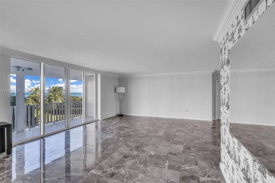 Co Op in Key Biscayne, Florida, United States 5 - 17843931
