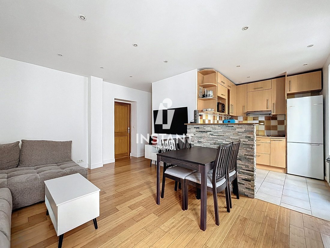 Apartment in Lorette-Martyrs, Paris 9e Arrondissement, Paris 3 - 17849103