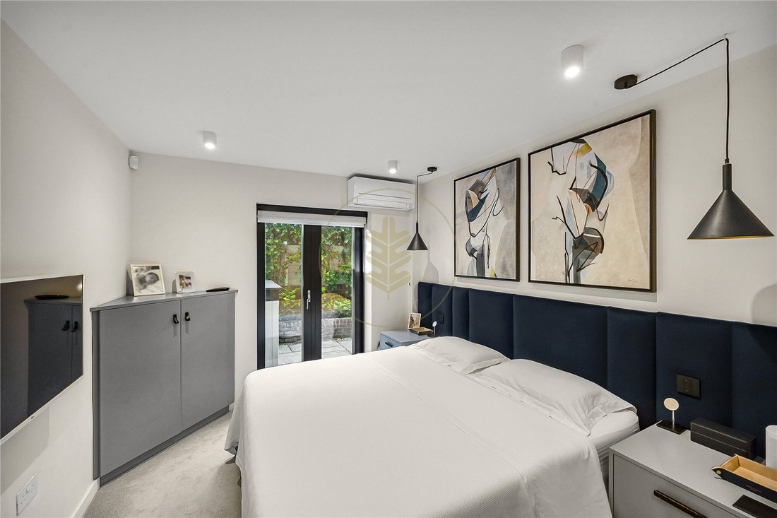 Apartment in Brondesbury Park, Brent, England 3 - 17845856