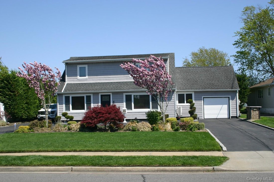 House in Massapequa, New York, United States 2 - 17838210