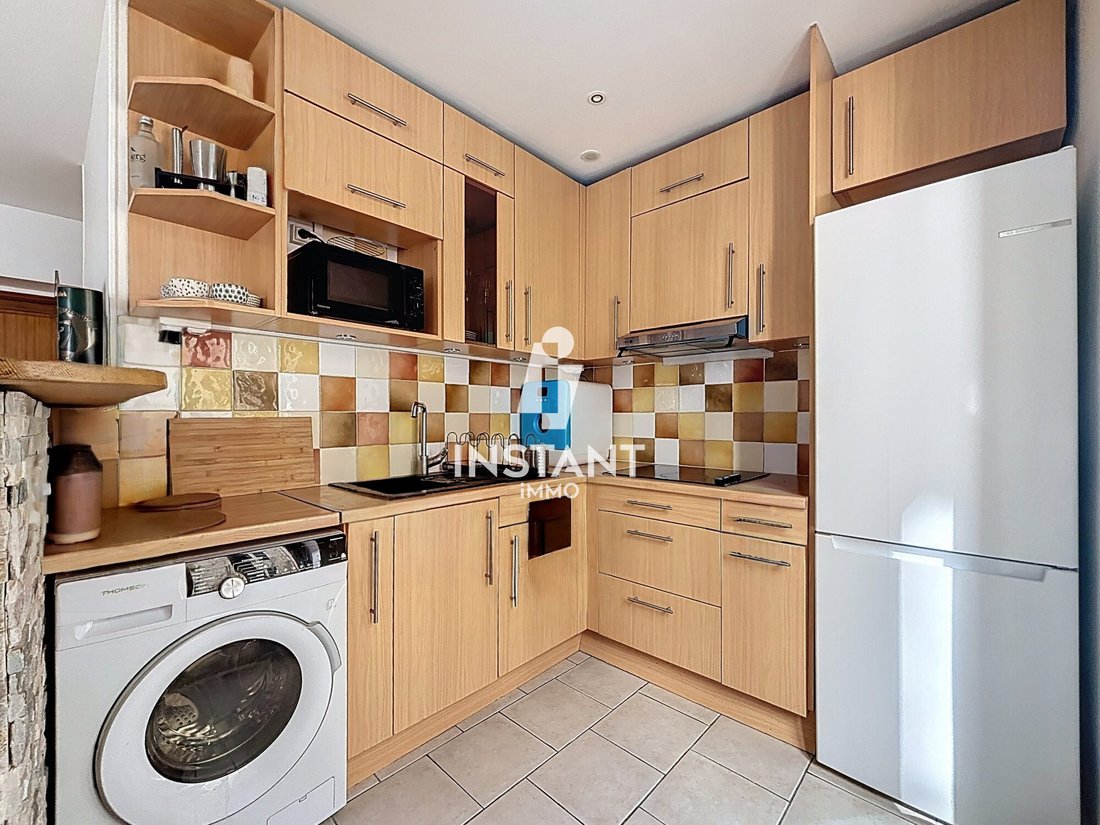 Apartment in Lorette-Martyrs, Paris 9e Arrondissement, Paris 4 - 17849103