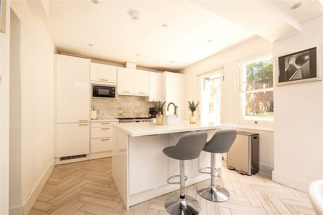 Apartment in Holland Park, Kensington And Chelsea, England 2 - 17843627