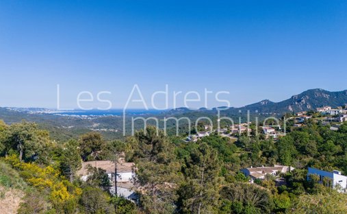 Land in Les Adrets-de-l'Estérel, Provence-Alpes-Côte d'Azur, France 1