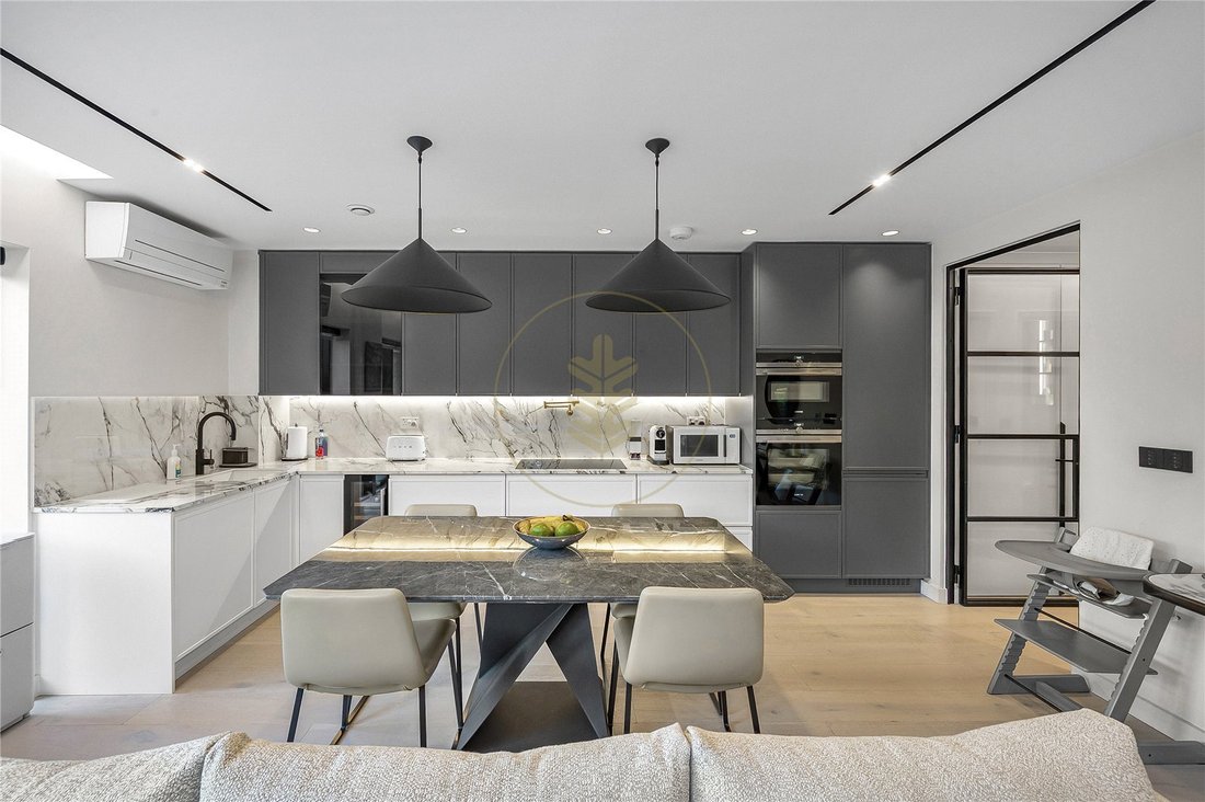 Apartment in Brondesbury Park, Brent, England 2 - 17845856