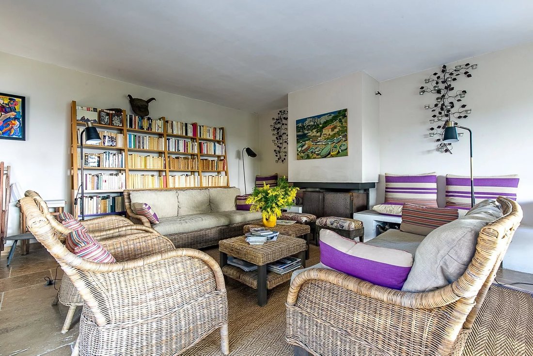 Villa in Le Castellet, Provence-Alpes-Côte d'Azur, France 5 - 17844840
