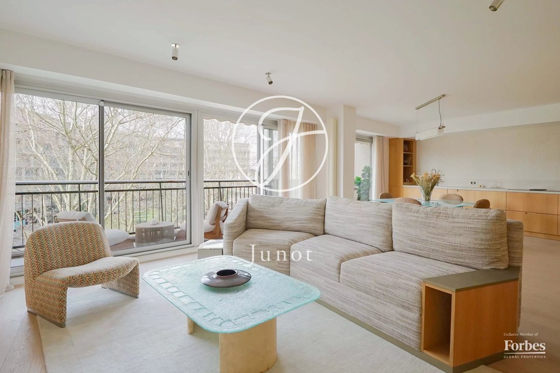 Apartment in Ecole Militaire, Paris 7e Arrondissement, Paris 1 - 17518135