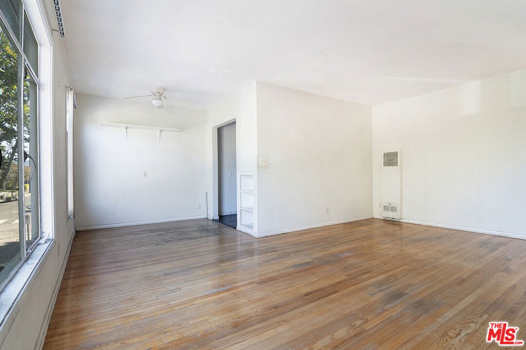 Los Angeles, California, United States 3 - 17846271