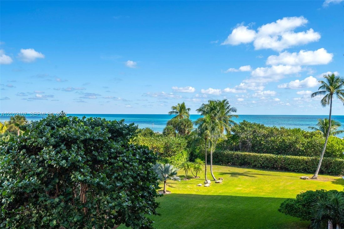 Co Op in Key Biscayne, Florida, United States 1 - 17843931