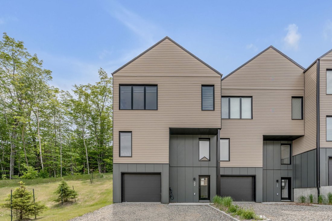 House in Petite-Rivière-Saint-François, Quebec, Canada 1 - 15810988
