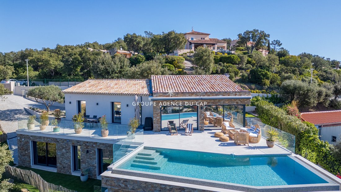 Villa in Les Issambres, Roquebrune-sur-Argens, France 2 - 17844759