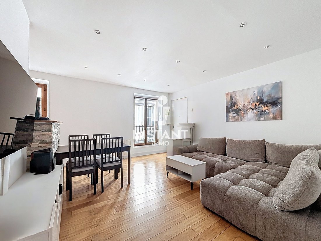 Apartment in Lorette-Martyrs, Paris 9e Arrondissement, Paris 1 - 17849103