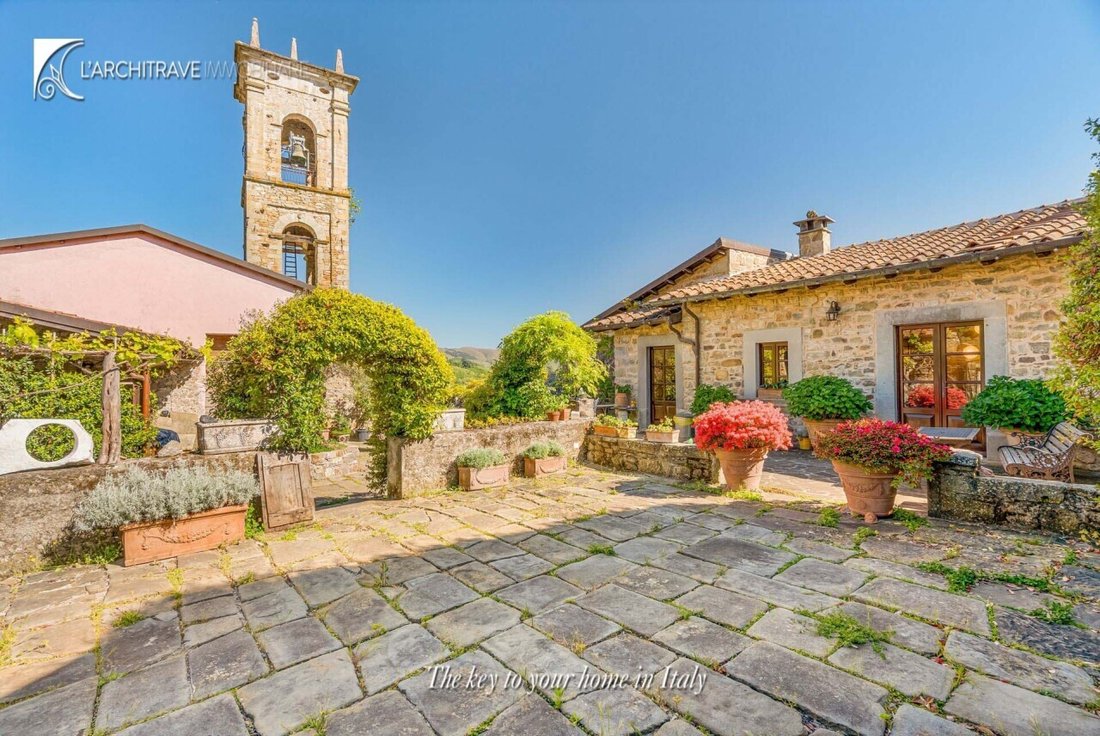 House in Casola in Lunigiana, Tuscany, Italy 5 - 17843946