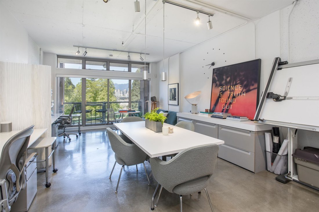 Condo in Vancouver, British Columbia, Canada 1 - 17847680