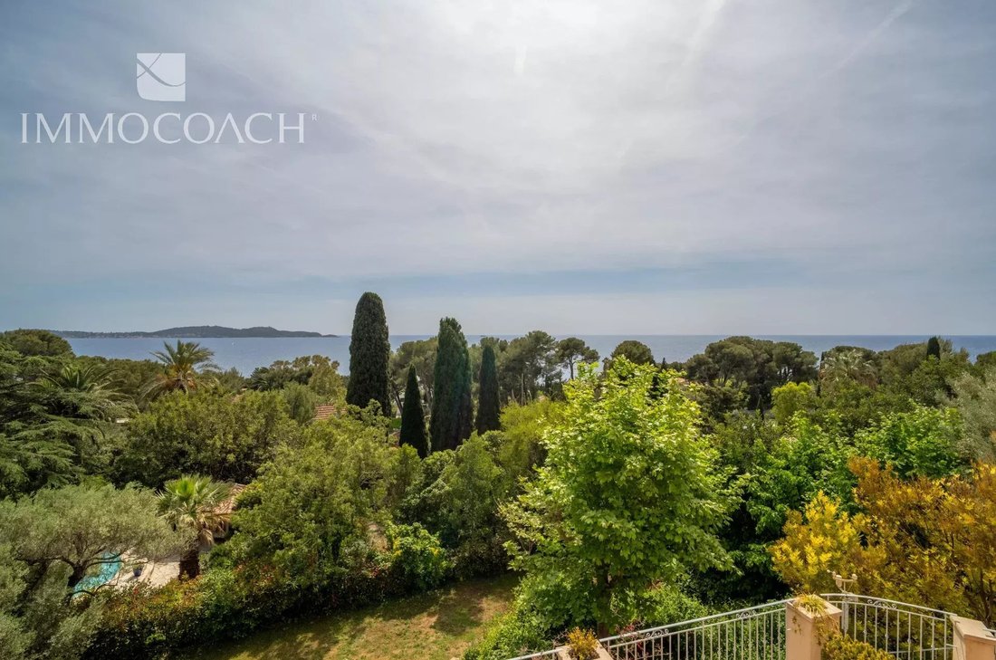 Villa in Carqueiranne, Provence-Alpes-Côte d'Azur, France 2 - 17843725