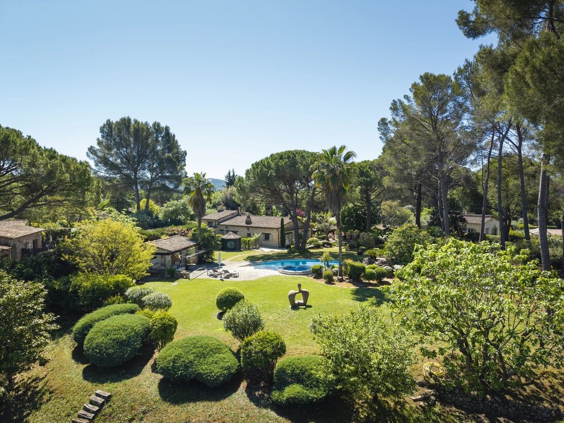 Estate in Les Aspres-Plan Sarrain, Mouans-Sartoux, France 1 - 17844029