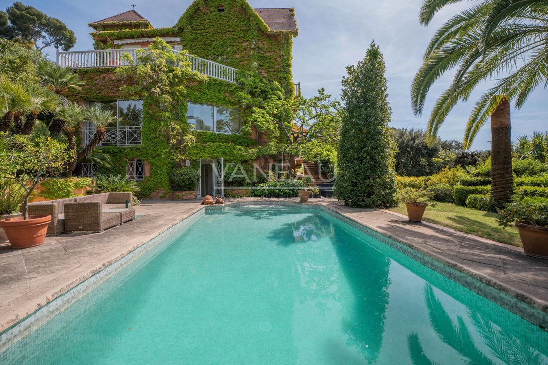 Villa in Cannes, Provence-Alpes-Côte d'Azur, France 1 - 17845071