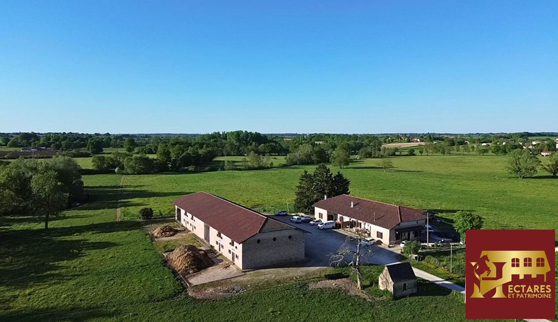 Villa in Jayat, Auvergne-Rhône-Alpes, France 1 - 17844795