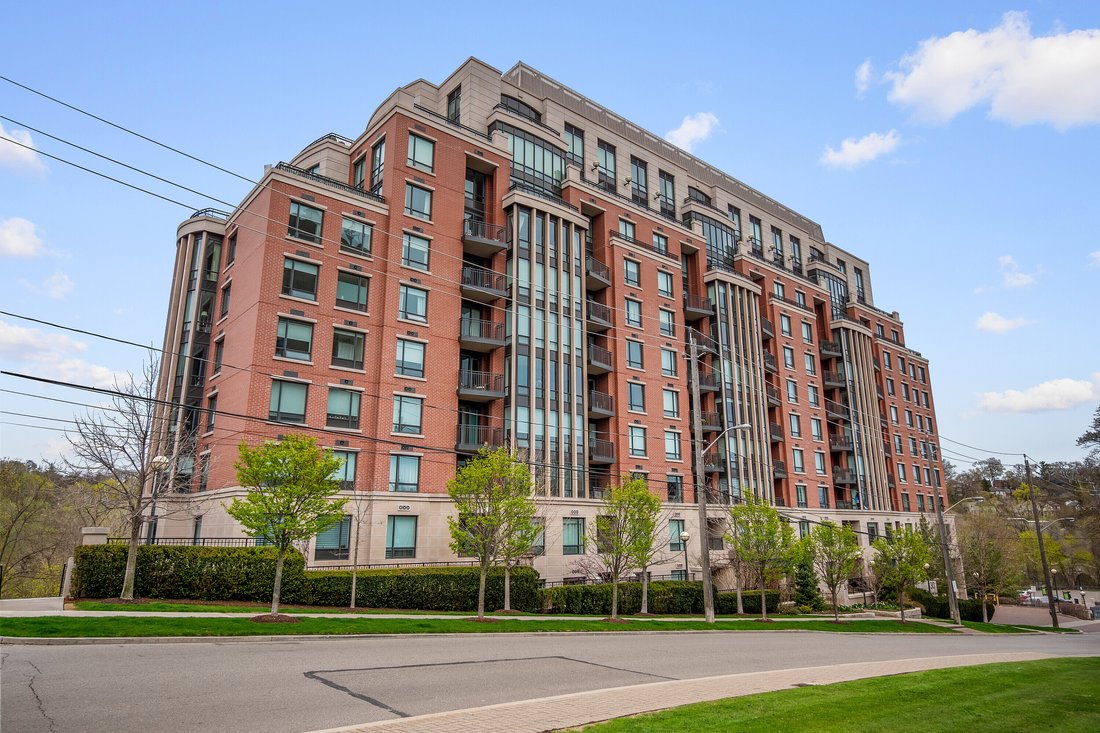 Condo in Toronto, Ontario, Canada 2 - 17847992