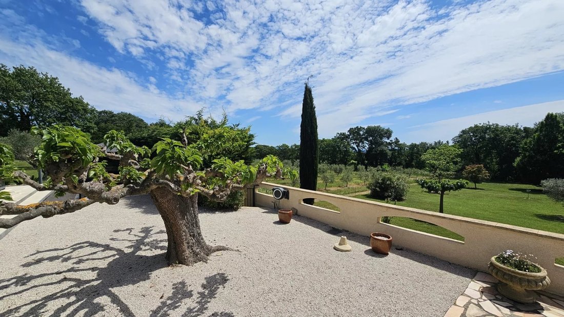 Estate in Lambesc, Provence-Alpes-Côte d'Azur, France 1 - 17845897