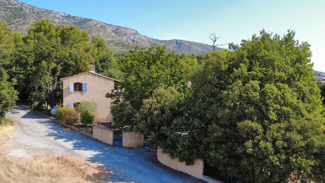 Villa in Puyloubier, Provence-Alpes-Côte d'Azur, France 1 - 17844766